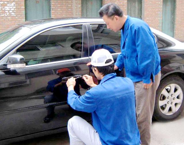塔城开锁公司：车钥匙坏了怎么办